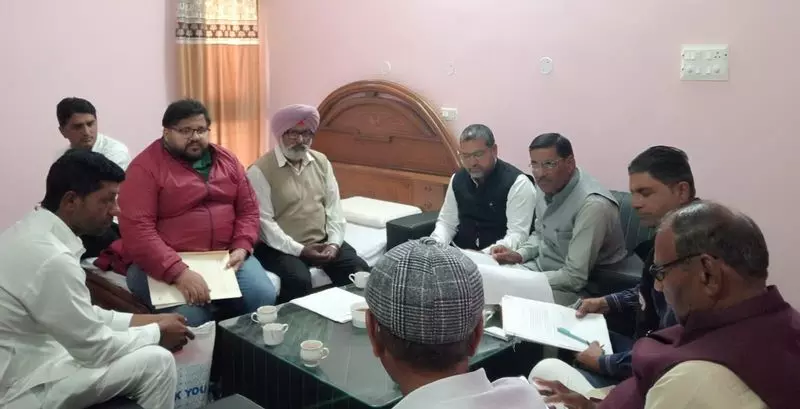 CM विंडो सुनवाई के दौरान किसानों ने फसल नुकसान और पेस्टिसाइड का मुद्दा उठाया CM विंडो सुनवाई के दौरान किसानों ने फसल नुकसान और पेस्टिसाइड का मुद्दा उठाया