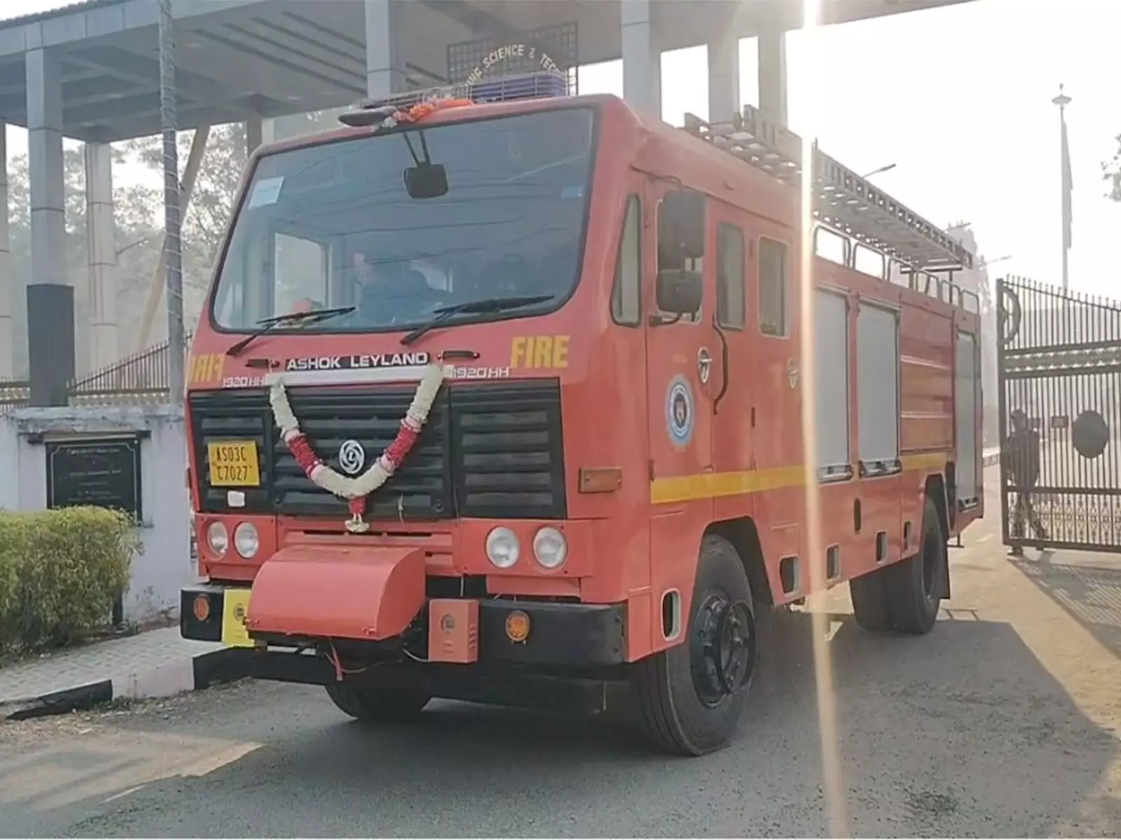 जोरहाट में CSIR-नॉर्थ ईस्ट संस्थान के रासायनिक गोदाम में लगी आग जोरहाट में CSIR-नॉर्थ ईस्ट संस्थान के रासायनिक गोदाम में लगी आग