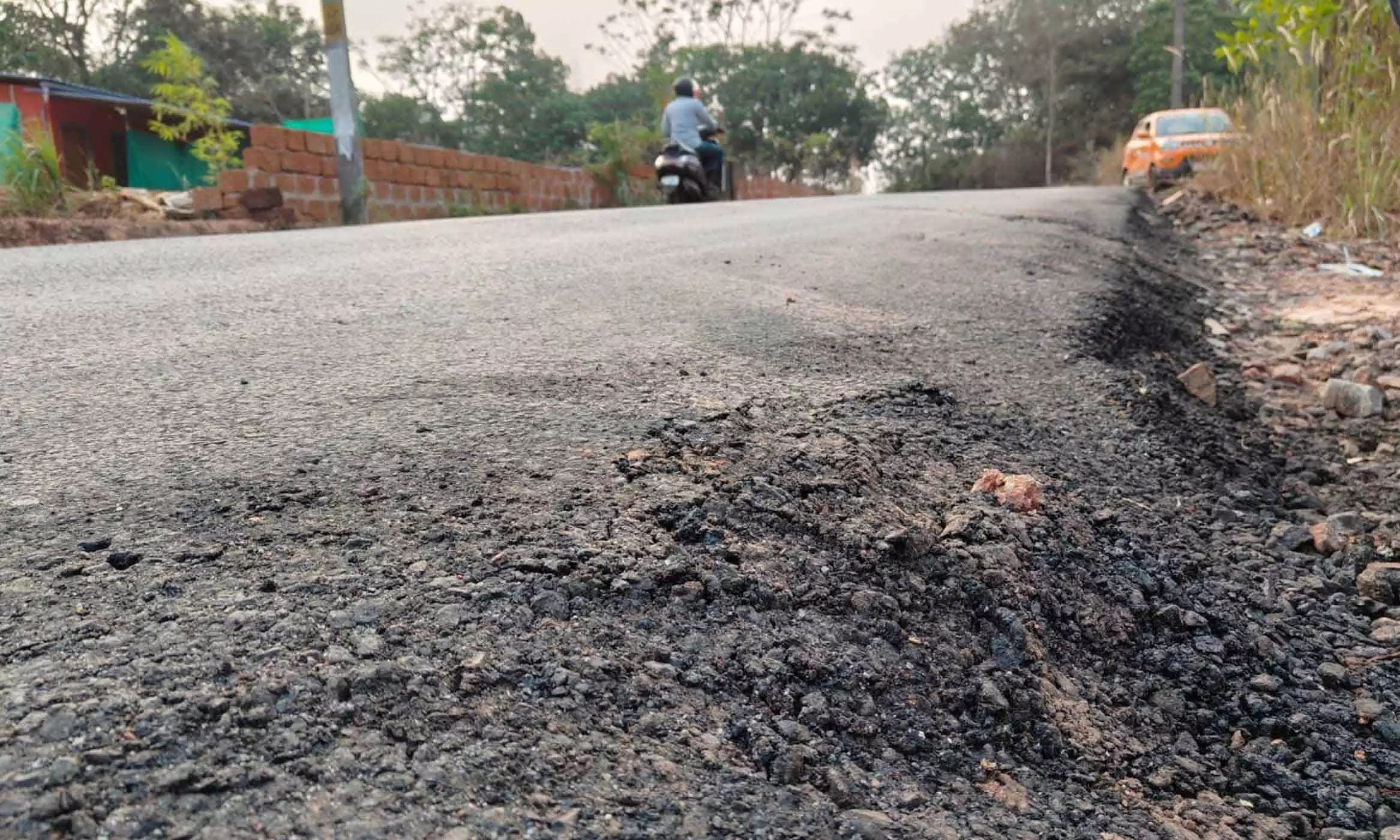 Kerala : 3 करोड़ की लागत से बनी सड़क की उम्र एक महीने है Kerala : 3 करोड़ की लागत से बनी सड़क की उम्र एक महीने है