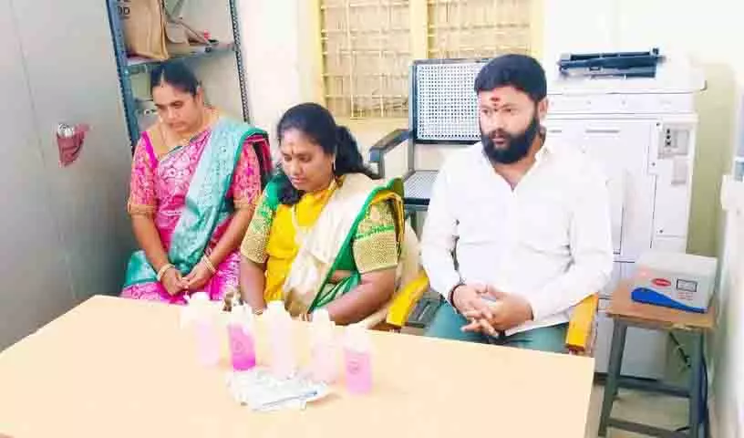 तीन कोर्ट कर्मचारियों को ACB ने 5 हजार रुपये की रिश्वत लेते हुए पकड़ा तीन कोर्ट कर्मचारियों को ACB ने 5 हजार रुपये की रिश्वत लेते हुए पकड़ा