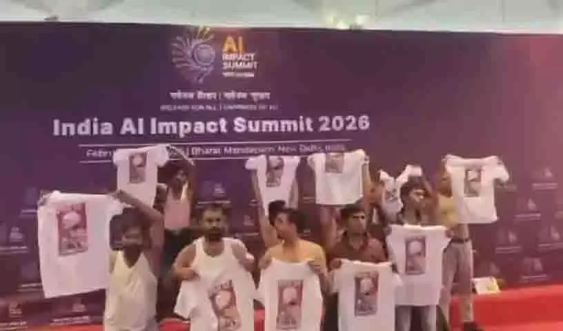 इंडियन यूथ कांग्रेस ने Bharat Mandapam में शर्टलेस प्रोटेस्ट किया इंडियन यूथ कांग्रेस ने Bharat Mandapam में शर्टलेस प्रोटेस्ट किया