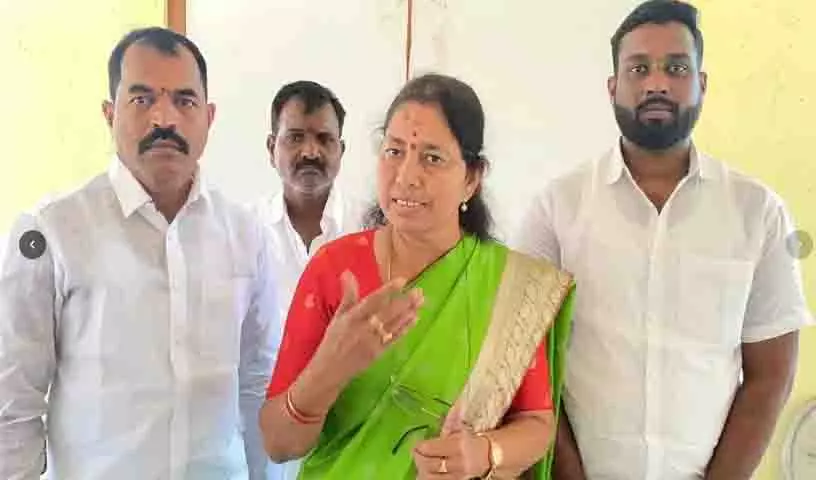 रेवंत रेड्डी का संविधान तेलंगाना में लागू होगा: Gongidi Sunitha रेवंत रेड्डी का संविधान तेलंगाना में लागू होगा: Gongidi Sunitha