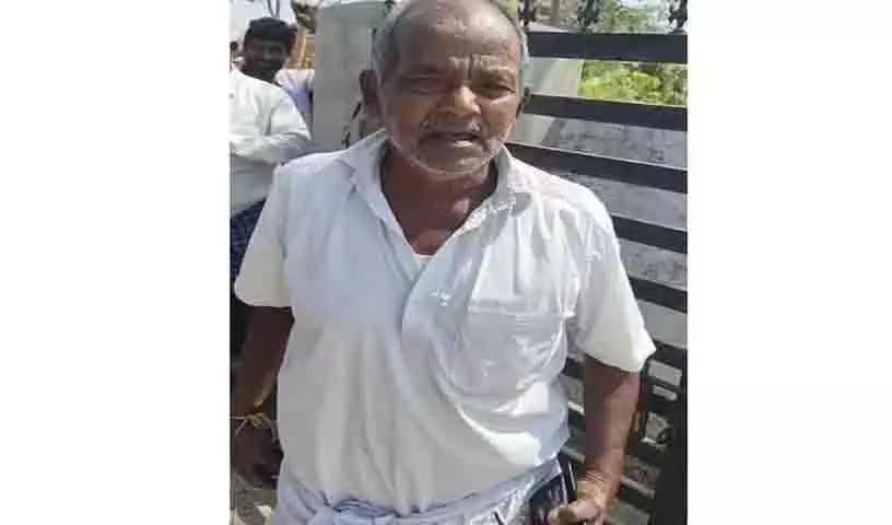 किसान Damodar Reddy ने यूरिया की कमी पर निराशा जताई किसान Damodar Reddy ने यूरिया की कमी पर निराशा जताई