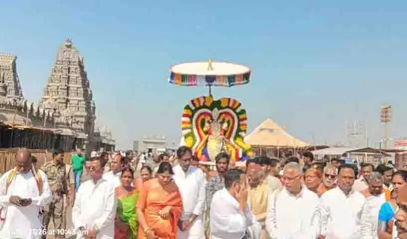 Yadagirigutta मंदिर में पंच नरसिंह मछली अवतार से भक्तों को मंत्रमुग्ध कर दिया गया Yadagirigutta मंदिर में पंच नरसिंह मछली अवतार से भक्तों को मंत्रमुग्ध कर दिया गया