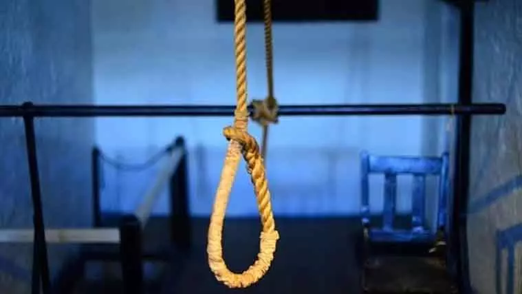 Bhopal : इंडिगो एयरलाइन मैनेजर ने फांसी लगाकर जान दी, पत्नी और 4 साल की बेटी को छोड़ा Bhopal : इंडिगो एयरलाइन मैनेजर ने फांसी लगाकर जान दी, पत्नी और 4 साल की बेटी को छोड़ा