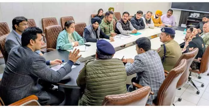 Jammu की सड़कों पर बेवजह जाम लगने से रोकने के लिए DC ने निर्देश जारी किए Jammu की सड़कों पर बेवजह जाम लगने से रोकने के लिए DC ने निर्देश जारी किए