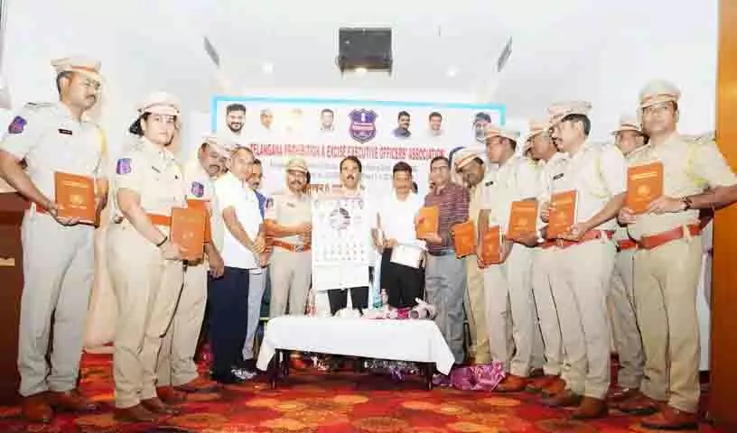 Excise officers के लिए हथियार: मंत्री जुपल्ली कृष्ण राव Excise officers के लिए हथियार: मंत्री जुपल्ली कृष्ण राव