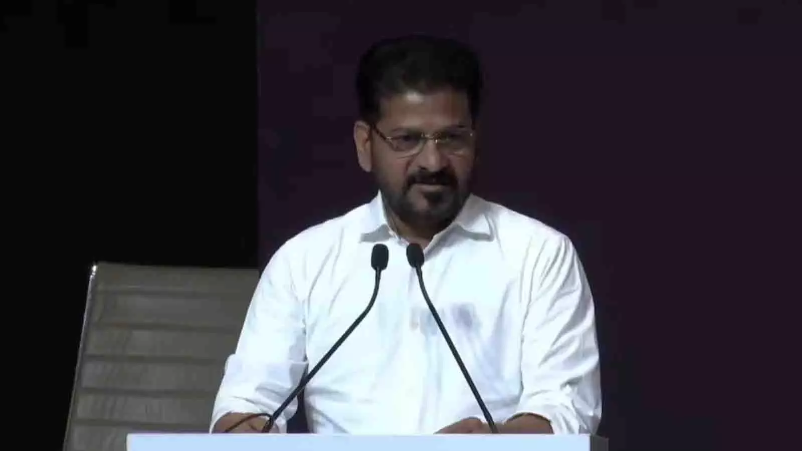 Revanth Reddy ने तेलंगाना में AI विलेज और वॉर रूम बनाने की मांग की Revanth Reddy ने तेलंगाना में AI विलेज और वॉर रूम बनाने की मांग की