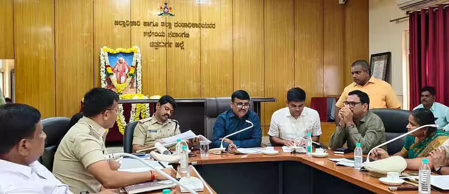 Karnataka : श्रद्धालुओं को साफ पानी उपलब्ध कराने के निर्देश Karnataka : श्रद्धालुओं को साफ पानी उपलब्ध कराने के निर्देश