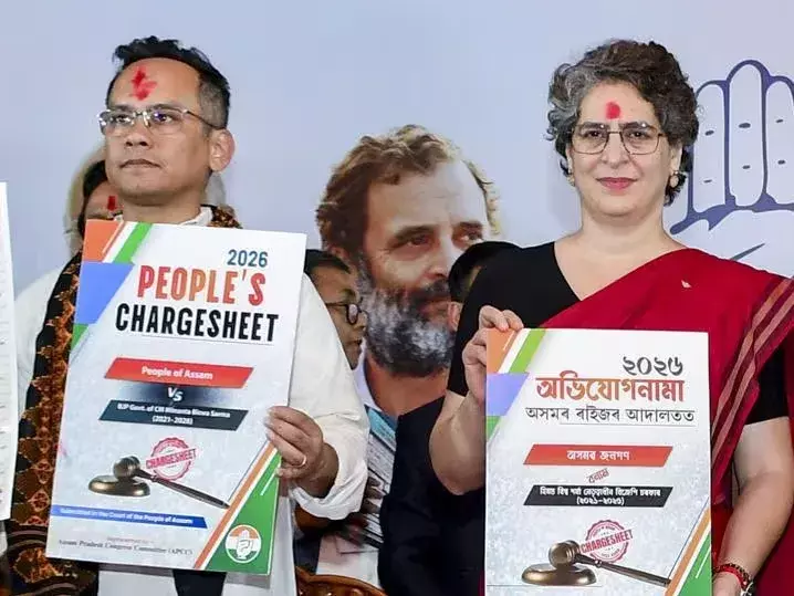 Assam: प्रियंका गांधी ने बीजेपी को घेरा, असम के लिए 20 मुद्दों की चार्जशीट Assam: प्रियंका गांधी ने बीजेपी को घेरा, असम के लिए 20 मुद्दों की चार्जशीट