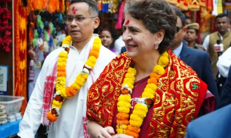 Assam: प्रियंका गांधी ने हिमंत बिस्वा सरमा पर ‘ध्रुवीकरण की राजनीति’ का आरोप लगाया Assam: प्रियंका गांधी ने हिमंत बिस्वा सरमा पर ‘ध्रुवीकरण की राजनीति’ का आरोप लगाया