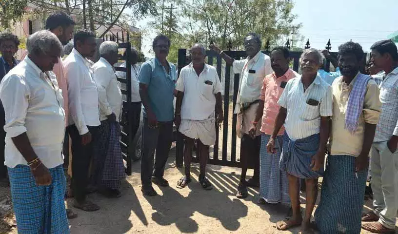 यूरिया की कमी और App-Based बुकिंग सिस्टम को लेकर किसानों ने कांग्रेस सरकार पर गुस्सा निकाला यूरिया की कमी और App-Based बुकिंग सिस्टम को लेकर किसानों ने कांग्रेस सरकार पर गुस्सा निकाला