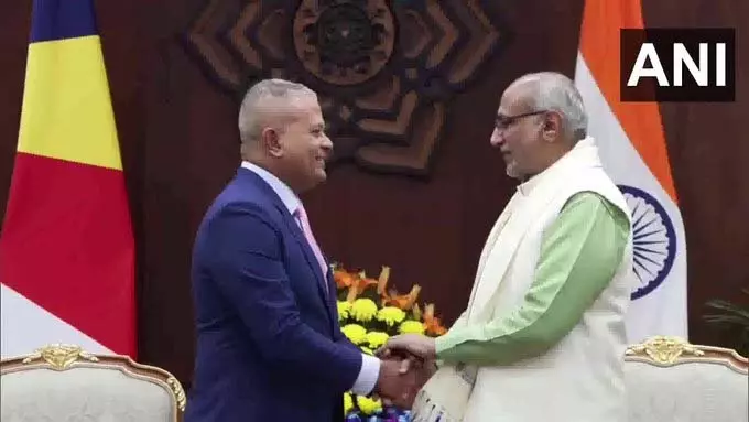 सेशेल्स के उपराष्ट्रपति सेबेस्टियन पिल्लई ने उपराष्ट्रपति CP राधाकृष्णन से की औपचारिक मुलाकात सेशेल्स के उपराष्ट्रपति सेबेस्टियन पिल्लई ने उपराष्ट्रपति CP राधाकृष्णन से की औपचारिक मुलाकात