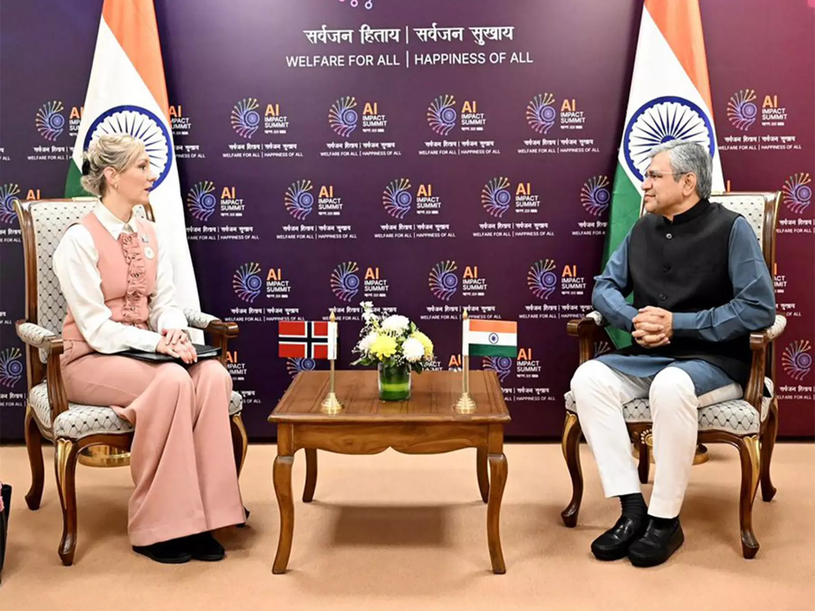 Ashwini Vaishnav ने नॉर्वे की डिजिटलीकरण मंत्री कैरिएन ओल्डर्नेस तुंग के साथ द्विपक्षीय बैठक की Ashwini Vaishnav ने नॉर्वे की डिजिटलीकरण मंत्री कैरिएन ओल्डर्नेस तुंग के साथ द्विपक्षीय बैठक की