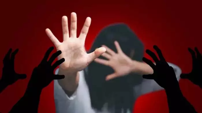 CG BREAKING: नाबालिग से सामूहिक दुष्कर्म का मामला, 8 युवक हिरासत में CG BREAKING: नाबालिग से सामूहिक दुष्कर्म का मामला, 8 युवक हिरासत में