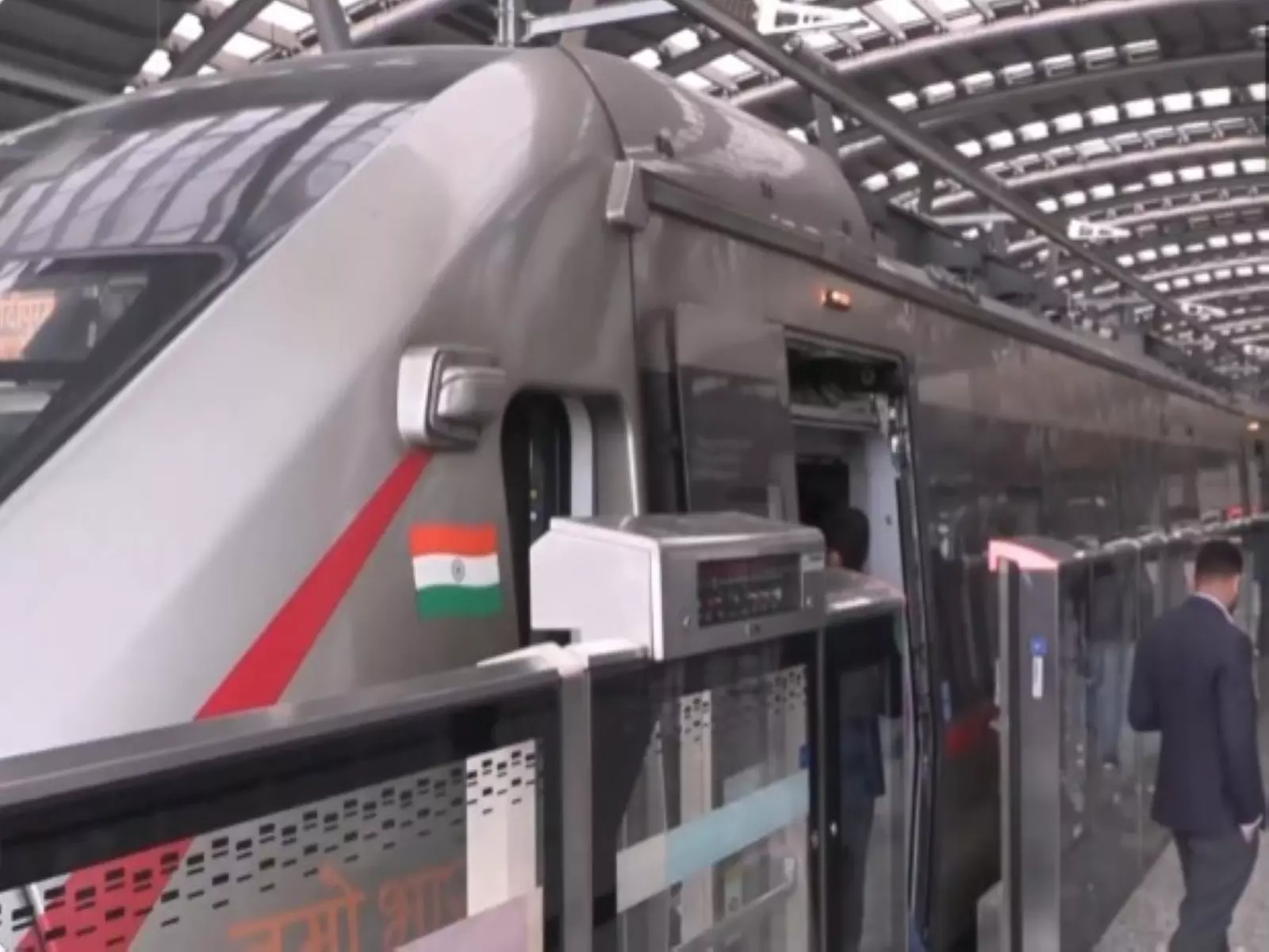 Delhi: नमो भारत रैपिड रेल का परीक्षण सफलतापूर्वक संपन्न हुआ, प्रधानमंत्री मोदी सेवा का उद्घाटन करेंगे Delhi: नमो भारत रैपिड रेल का परीक्षण सफलतापूर्वक संपन्न हुआ, प्रधानमंत्री मोदी सेवा का उद्घाटन करेंगे