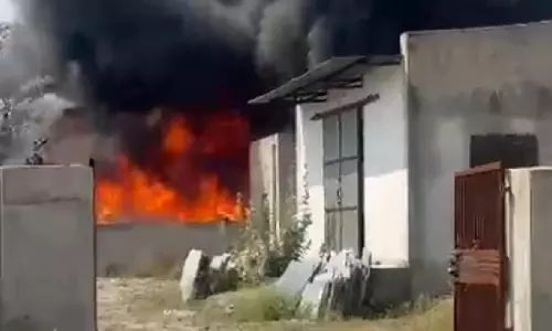 Rajasthan: कबाड़ गोदाम में भीषण आग लगने से हड़कंप Rajasthan: कबाड़ गोदाम में भीषण आग लगने से हड़कंप