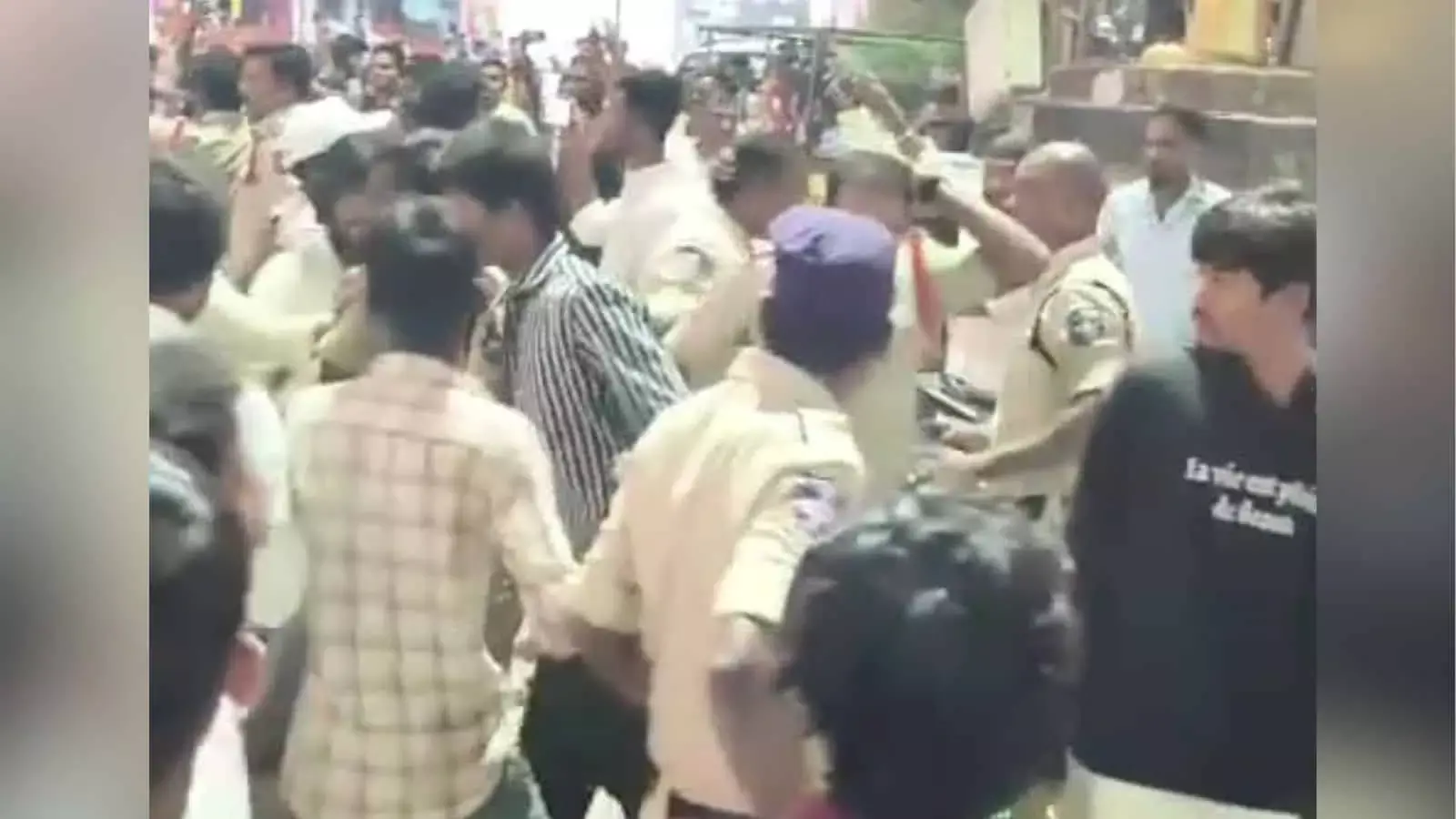 Telangana’s के कामारेड्डी में मॉल के संगीत को लेकर सांप्रदायिक झड़प