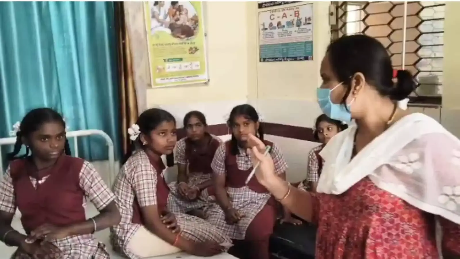 Hyderabad: तेलंगाना में फूड पॉइज़निंग के बाद KGBV की 22 लड़कियां बीमार पड़ गईं