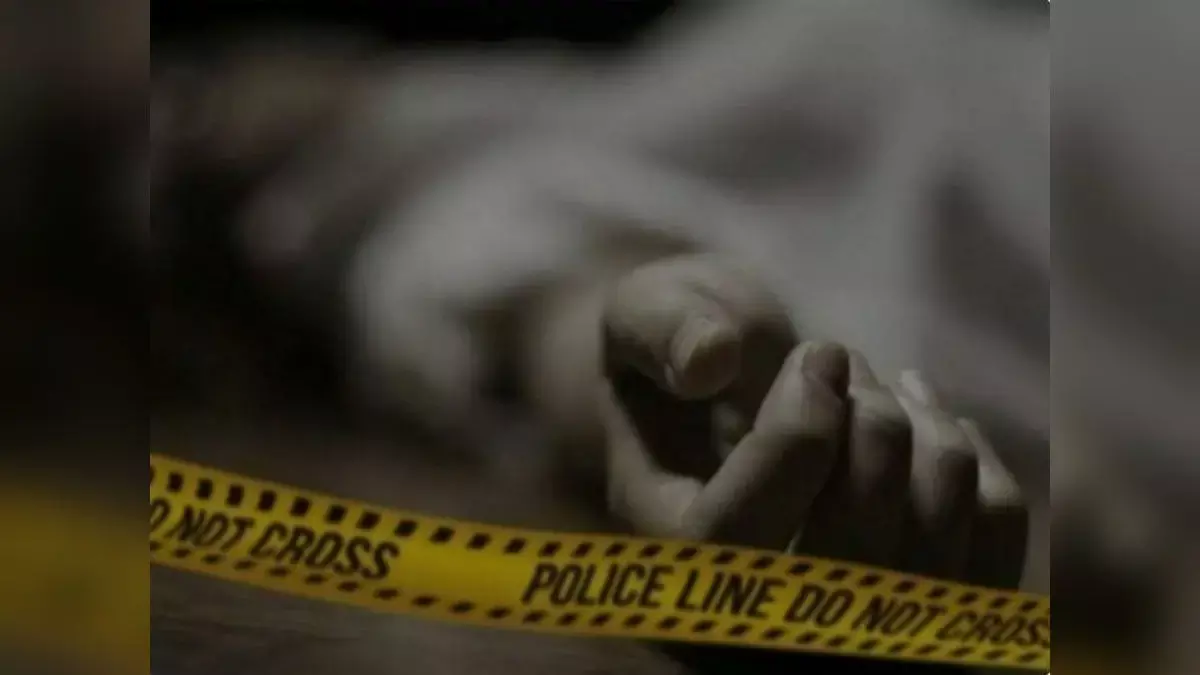 Delhi: नरेला के पास ढीली मिट्टी और अस्थायी ढांचा धंसने से 2 मजदूरों की मौत