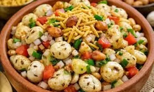 Makhana Bhel  :स्नैक्स टाइम के लिए तैयार कीजिए मखाना भेल