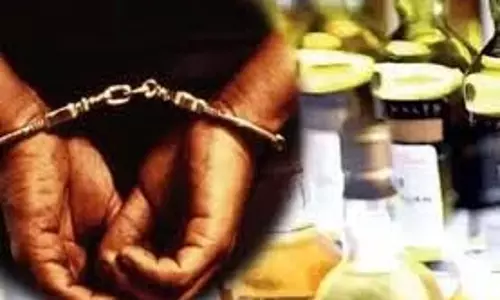 UP News एम्बुलेंस में शराब की तस्करी करने वाले दो तस्कर गिरफ्तार UP News एम्बुलेंस में शराब की तस्करी करने वाले दो तस्कर गिरफ्तार