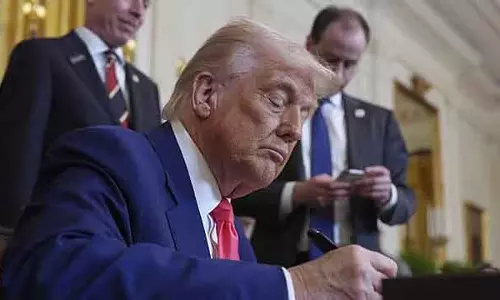 Trump ने सभी देशों पर नया 10% टैक्स लगा दिया है Trump ने सभी देशों पर नया 10% टैक्स लगा दिया है
