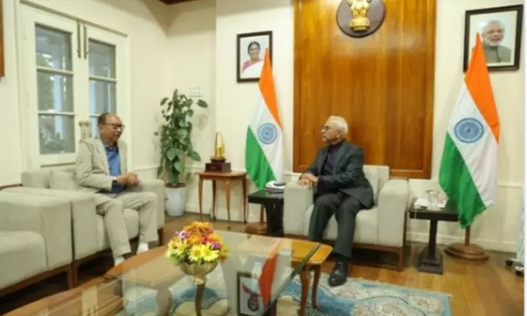 CM ने गवर्नर से मुलाकात की; 23 फरवरी को कैबिनेट में शामिल होने की संभावना CM ने गवर्नर से मुलाकात की; 23 फरवरी को कैबिनेट में शामिल होने की संभावना