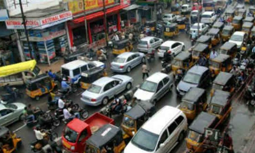 Hyderabad: RTA ने बिना QR-वेरिफाइड रिफ्लेक्टिव टेप वाले वाहनों के रिन्यूअल से मना कर दिया