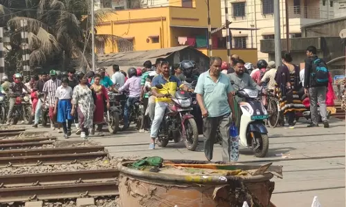 Kharagpur: अनधिकृत पार मार्ग बंद होने पर प्रदर्शन Kharagpur: अनधिकृत पार मार्ग बंद होने पर प्रदर्शन