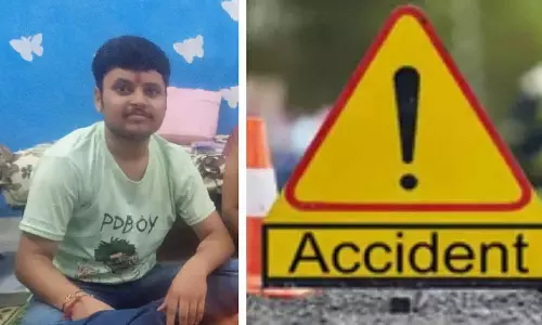 Indore : 10वीं क्लास पास करने की छठी कोशिश कर रहे स्टूडेंट की एग्जाम देते समय सड़क हादसे में मौत Indore : 10वीं क्लास पास करने की छठी कोशिश कर रहे स्टूडेंट की एग्जाम देते समय सड़क हादसे में मौत