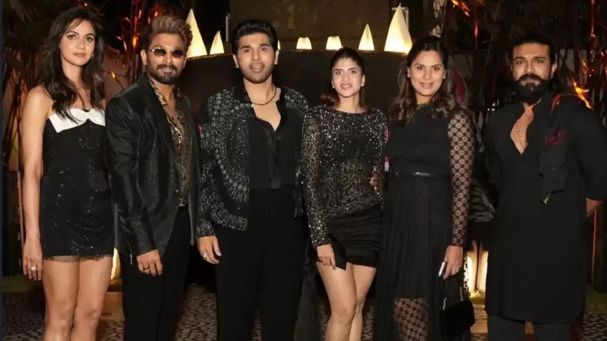 राम चरण, अल्लू अर्जुन अल्लू सिरीश-नयनिका को सेलिब्रेट करने के लिए एक साथ आए राम चरण, अल्लू अर्जुन अल्लू सिरीश-नयनिका को सेलिब्रेट करने के लिए एक साथ आए