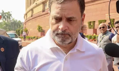 मानहानि केस में कानूनी प्रक्रिया पूरी करने के लिए गांधी भिवंडी अदालत में हुए पेश मानहानि केस में कानूनी प्रक्रिया पूरी करने के लिए गांधी भिवंडी अदालत में हुए पेश