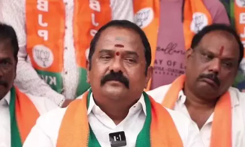 BJP विधायक वेंकटरमण रेड्डी को कामारेड्डी में हाउस अरेस्ट किया गया BJP विधायक वेंकटरमण रेड्डी को कामारेड्डी में हाउस अरेस्ट किया गया