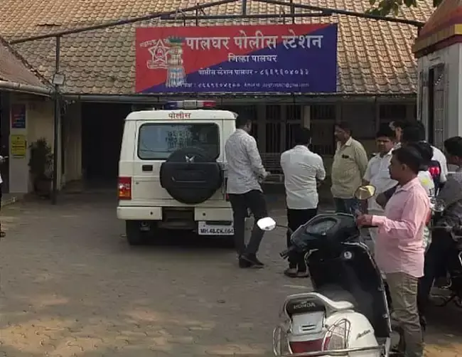 Mumbai: महाराष्ट्र के पालघर और धुले में दो सड़क हादसे, चार की मौत Mumbai: महाराष्ट्र के पालघर और धुले में दो सड़क हादसे, चार की मौत