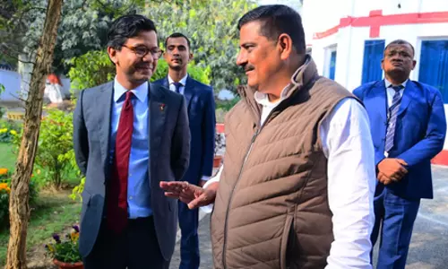 यूके के मंत्री कनिष्क नारायण 20 साल के बाद लौटे बिहार, पटना में संजय झा ने किया स्वागत यूके के मंत्री कनिष्क नारायण 20 साल के बाद लौटे बिहार, पटना में संजय झा ने किया स्वागत