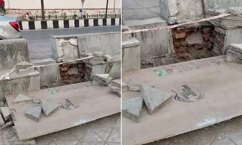 Mumbai : लोगों के विरोध के बाद कार्टर रोड पर 35 LED ऐड बोर्ड लगाने का काम रोक दिया गया Mumbai : लोगों के विरोध के बाद कार्टर रोड पर 35 LED ऐड बोर्ड लगाने का काम रोक दिया गया