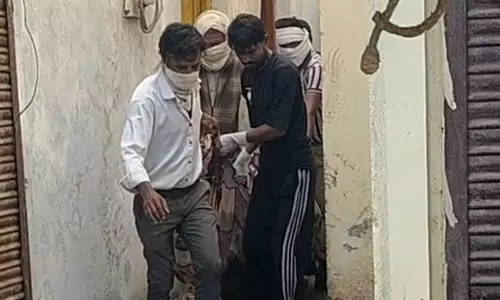Gwalior: मां के शव के साथ पांच दिन घर में रहे भाई-बहन Gwalior: मां के शव के साथ पांच दिन घर में रहे भाई-बहन