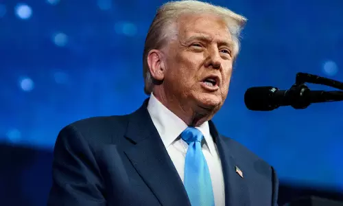 US सुप्रीम कोर्ट में हार से नाराज़ ट्रंप ने 10% ग्लोबल टैरिफ़ की घोषणा की