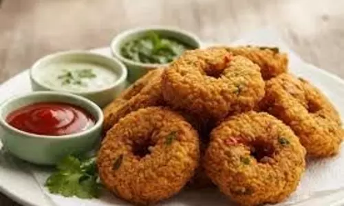 Leftover Rice Vada: घर में बचे चावल से बनाएं लाजवाब कुरकुरा वड़ा Leftover Rice Vada: घर में बचे चावल से बनाएं लाजवाब कुरकुरा वड़ा