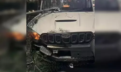 बाप रे! स्कॉर्पियो चला रहे युवक के सीने में घुसा एंगल...फिर बाप रे! स्कॉर्पियो चला रहे युवक के सीने में घुसा एंगल...फिर