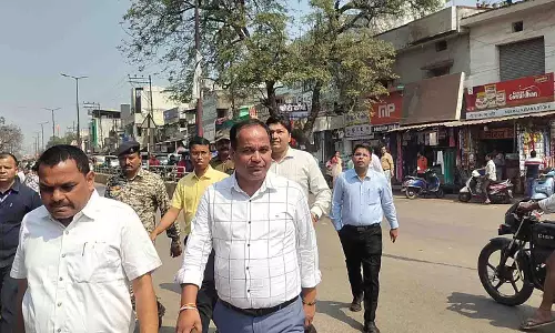 रायपुर कलेक्टर ने दुकानदारों को अपने सामान अंदर सीमा में रखने के निर्देश दिए रायपुर कलेक्टर ने दुकानदारों को अपने सामान अंदर सीमा में रखने के निर्देश दिए