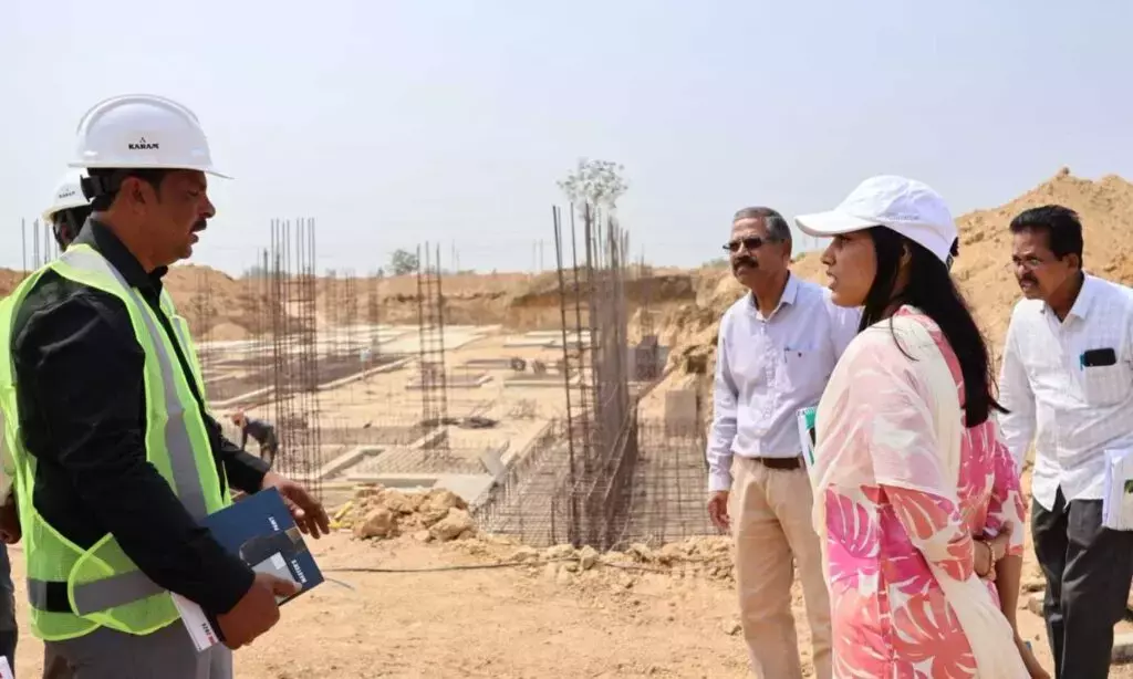 Telangana : यंग इंडिया स्कूल प्रोजेक्ट पर तेजी से काम करने के लिए कलेक्टर Telangana : यंग इंडिया स्कूल प्रोजेक्ट पर तेजी से काम करने के लिए कलेक्टर
