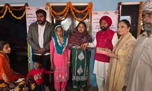 MP Vikramjit Singh Sawhney ने अजनाला के बाढ़ प्रभावित परिवारों को फिर से बने घरों की चाबियां सौंपीं MP Vikramjit Singh Sawhney ने अजनाला के बाढ़ प्रभावित परिवारों को फिर से बने घरों की चाबियां सौंपीं