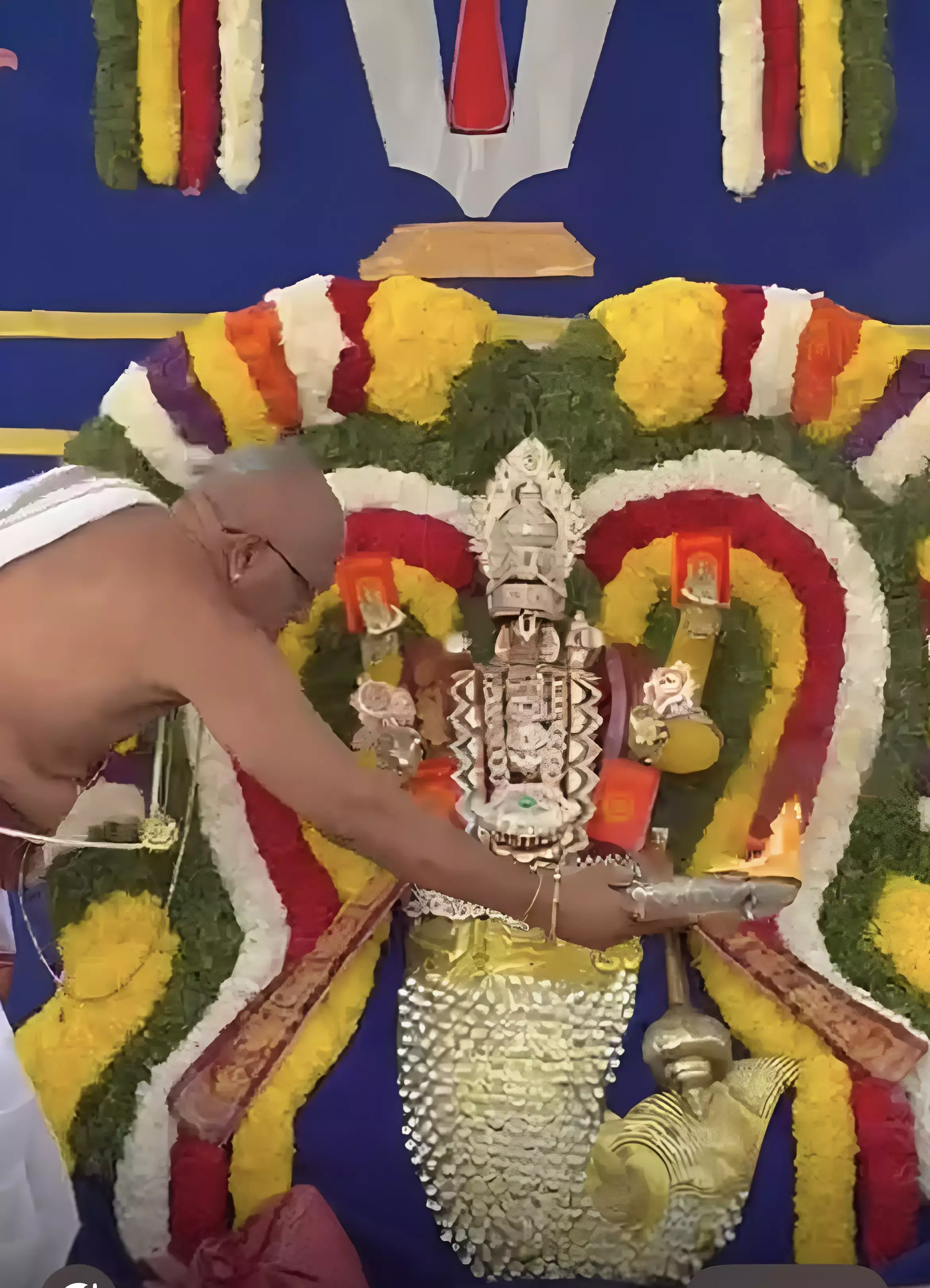 यादगिरिगुट्टा में भगवान Lakshminarasimha स्वामी को मत्स्य अवतार के रूप में सजाया गया