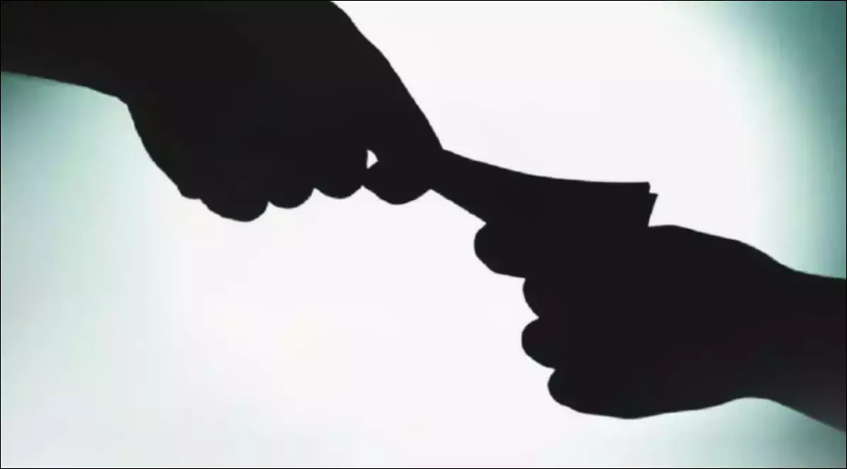 कुंबुम के कृषि अधिकारी को ACB ने ₹20,000 की रिश्वत लेते हुए पकड़ा कुंबुम के कृषि अधिकारी को ACB ने ₹20,000 की रिश्वत लेते हुए पकड़ा