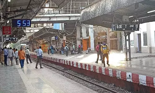 Mumbai : कुर्ला-ट्रॉम्बे रेल कॉरिडोर के विस्तार के बीच तोड़फोड़ के नोटिस से डर
