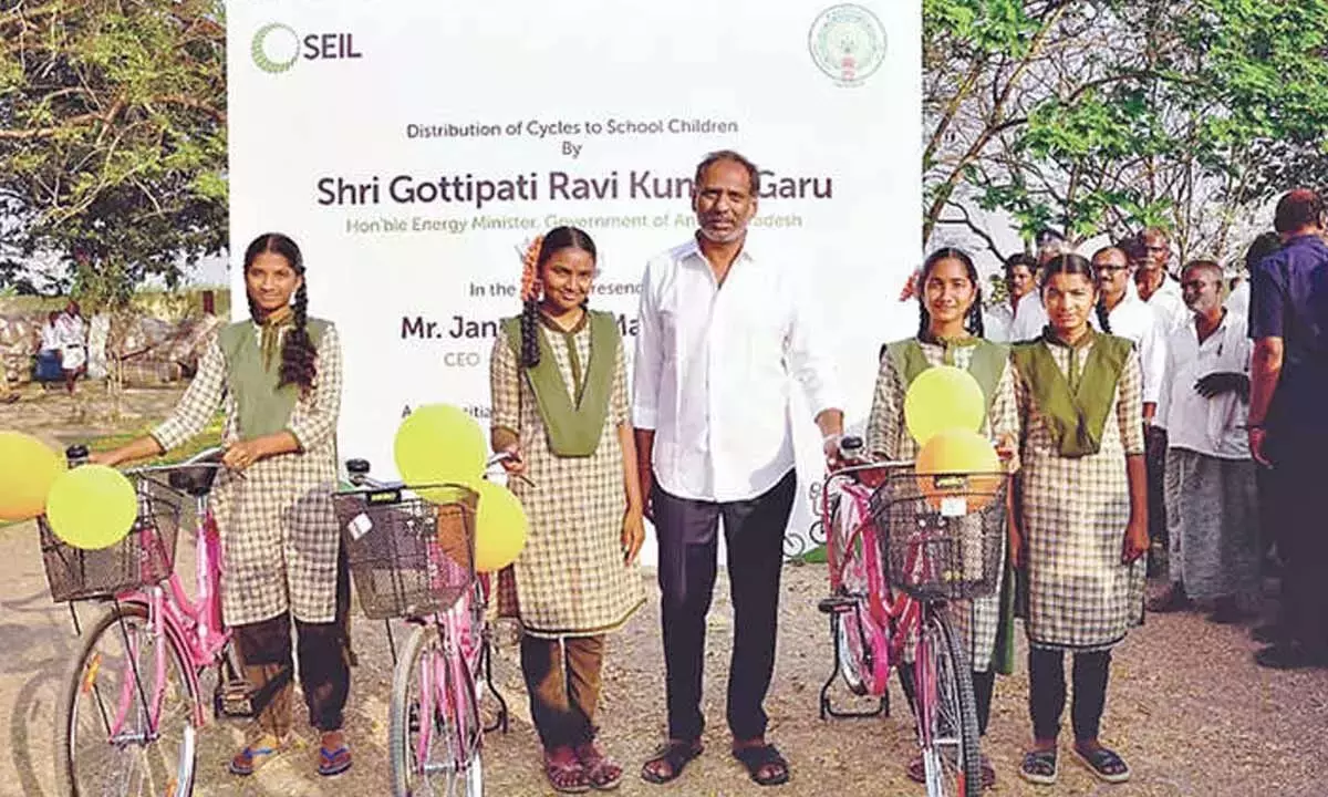 Andhra: साइकिलें वितरित की गईं Andhra: साइकिलें वितरित की गईं
