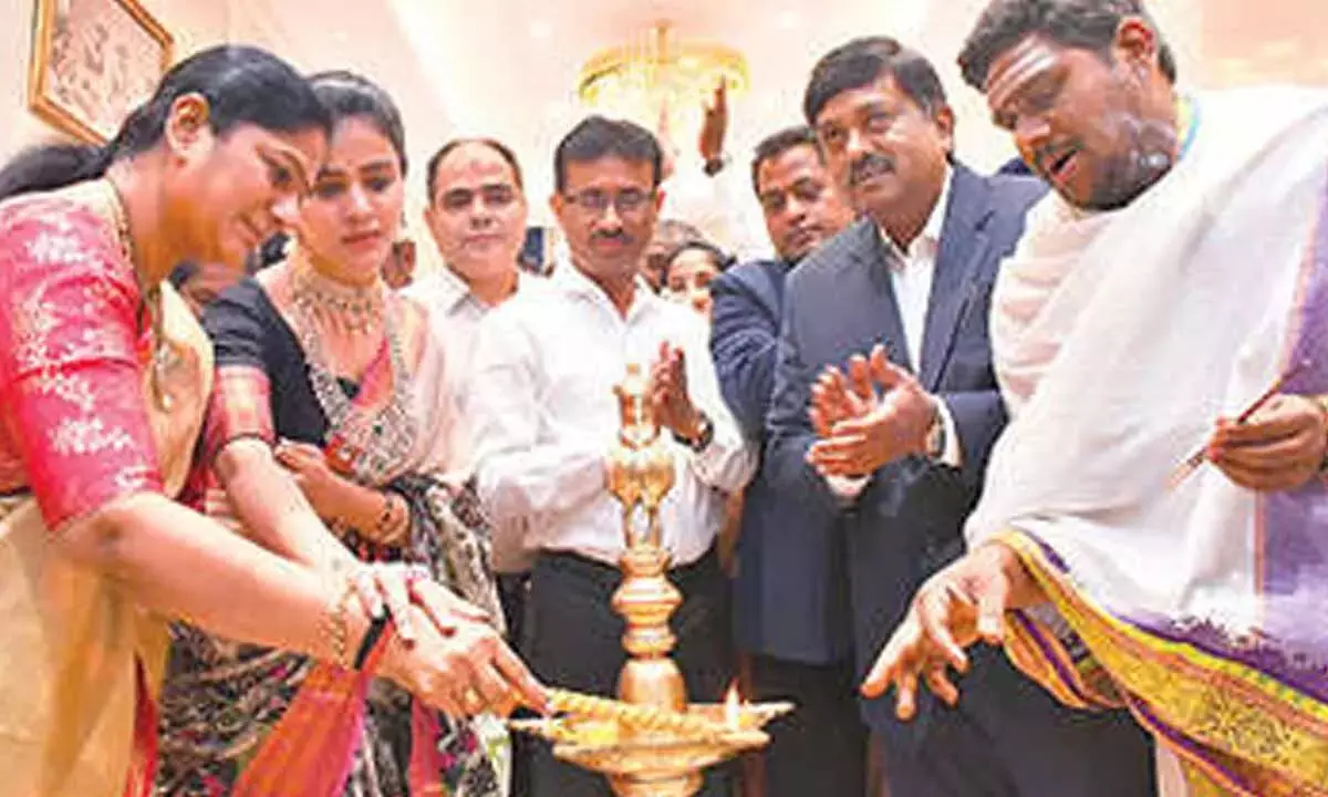 Andhra: PMJ ज्वेल्स ने ओंगोल में शोरूम खोला Andhra: PMJ ज्वेल्स ने ओंगोल में शोरूम खोला