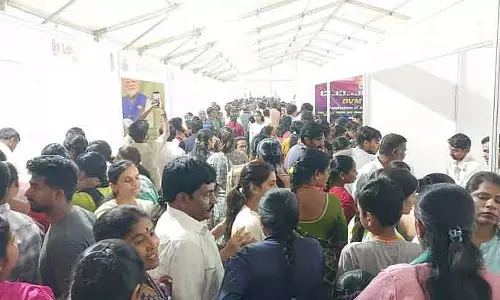 Doddaballapura : साड़ी संगीत में उमड़ा जनसैलाब Doddaballapura : साड़ी संगीत में उमड़ा जनसैलाब